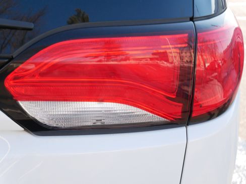 Used 2022 Chrysler Voyager LX image 17