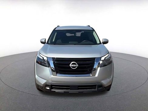 Used 2025 Nissan Pathfinder SV FWD image 4