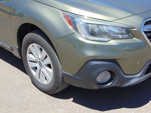 Used 2019 Subaru Outback 2.5i Premium AWD/4WD image 2