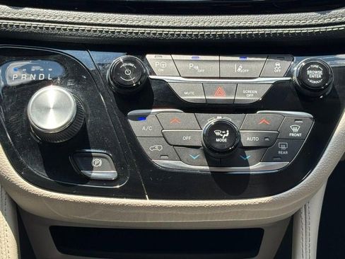 Used 2021 Chrysler Pacifica Limited w/ Premium & Safety Sphere Group image 15