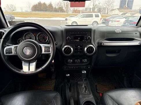 Used 2016 Jeep Wrangler Unlimited Rubicon image 12