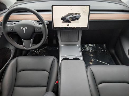 Used 2025 Tesla Model Y Long Range image 16