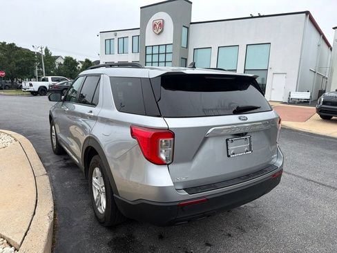 Used 2021 Ford Explorer XLT AWD/4WD image 2
