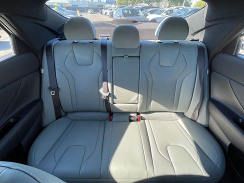 Used 2025 Hyundai Elantra Limited image 38