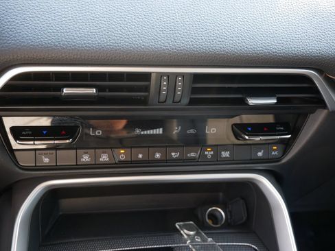 Used 2024 MAZDA CX-90 Plug-In Hybrid w/ Preferred AWD/4WD image 19