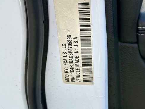 Used 2023 Jeep Grand Cherokee L Laredo image 30