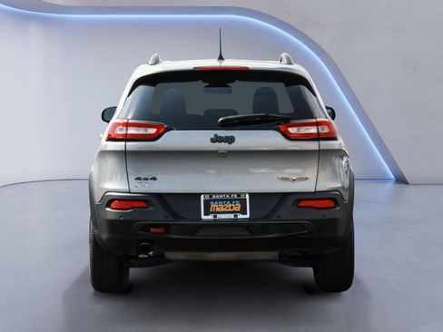 Used 2018 Jeep Cherokee Trailhawk AWD/4WD image 6