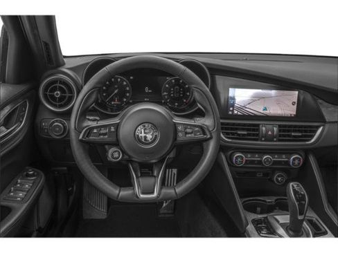 Used 2024 Alfa Romeo Giulia Veloce RWD image 10
