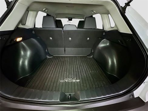 Certified 2022 Toyota Corolla Cross LE image 33