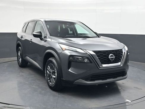 Used 2023 Nissan Rogue S image 2