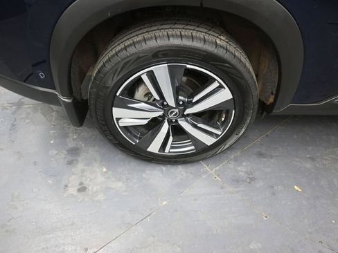 Used 2025 Nissan Rogue SL image 9