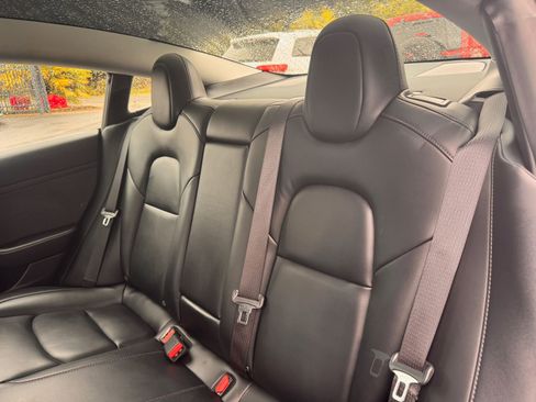 Used 2020 Tesla Model 3 Standard Range Plus RWD image 16