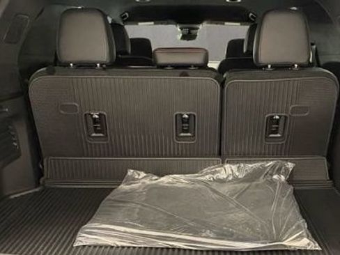 New 2026 Chevrolet Traverse RS w/ LPO, Floor Liner Package AWD/4WD image 24