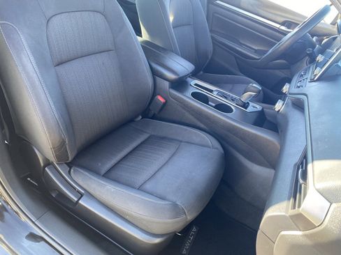 Used 2022 Nissan Altima 2.5 SV image 11