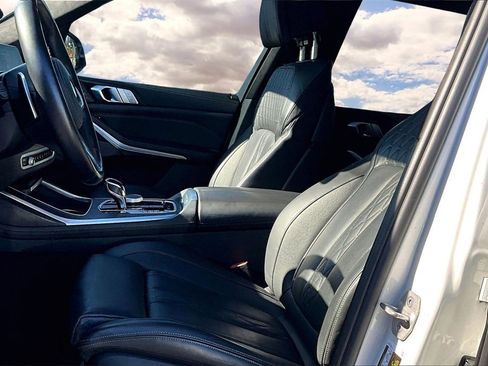 Used 2021 BMW X7 M50i image 21