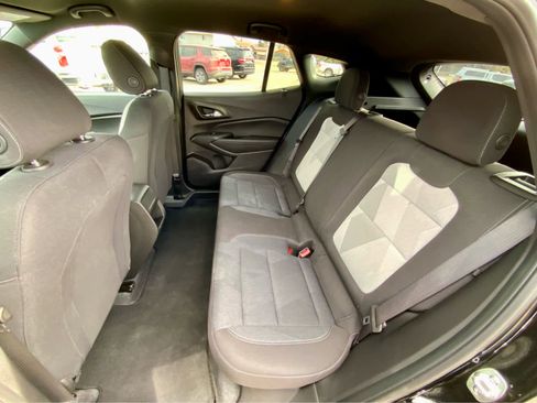 Used 2025 Chevrolet Trax RS image 22