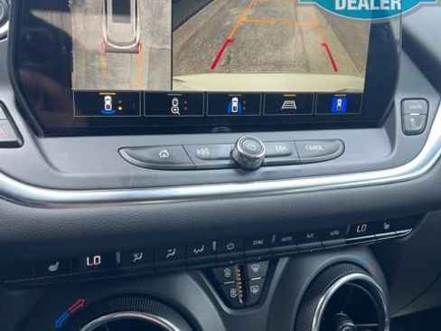 Used 2024 Chevrolet Blazer LT w/ Sound & Technology Package FWD image 4