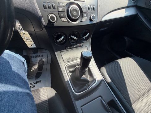 Used 2012 MAZDA MAZDA3 i Touring FWD image 16