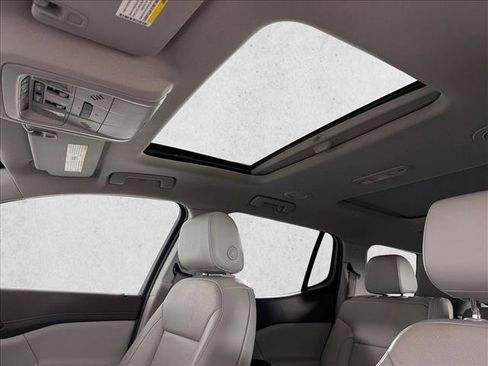 Used 2022 GMC Acadia SLT w/ Technology Package FWD image 2