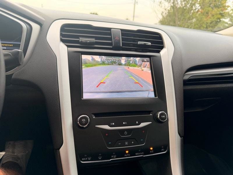 Used 2013 Ford Fusion SE FWD image 14
