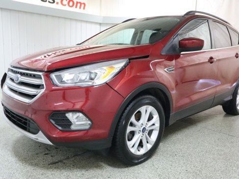Used 2017 Ford Escape SE w/ Equipment Group 201A FWD image 2