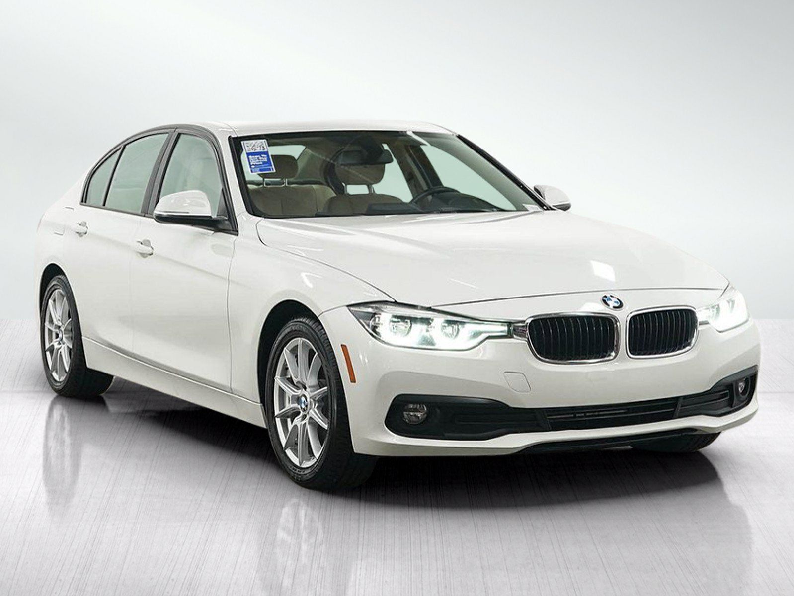 Used 2018 BMW 320i xDrive Sedan AWD/4WD image 7