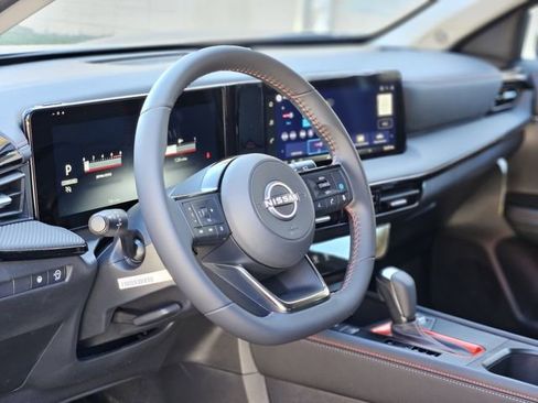 New 2026 Nissan Kicks SR w/ Cold Weather Package FWD image 11