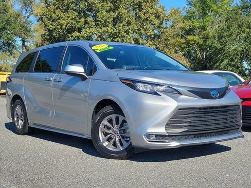 Used 2023 Toyota Sienna XLE image 31
