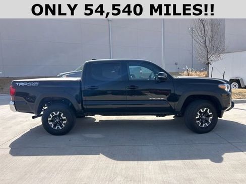Used 2019 Toyota Tacoma TRD Off-Road image 2