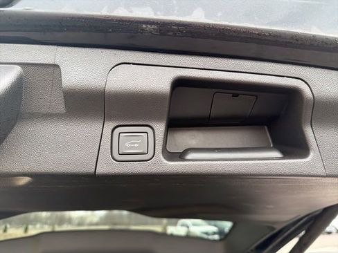 Used 2023 GMC Acadia AT4 w/ Technology Package image 11