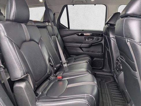 Certified 2025 Honda Pilot Touring image 24