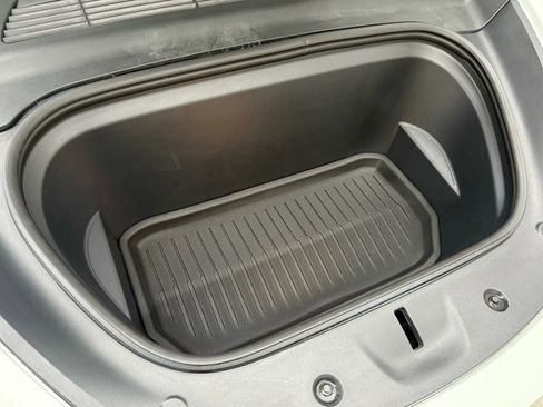 Used 2022 Tesla Model Y Long Range image 48