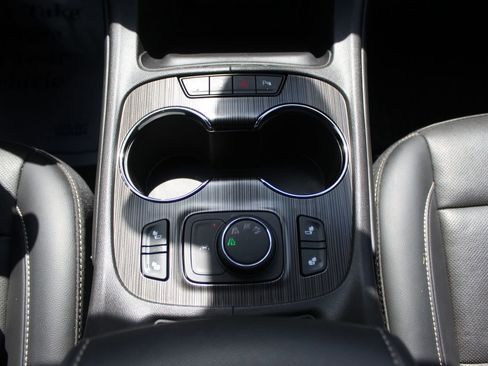 Used 2023 GMC Acadia SLT w/ LPO, Floor Liner Package AWD/4WD image 31