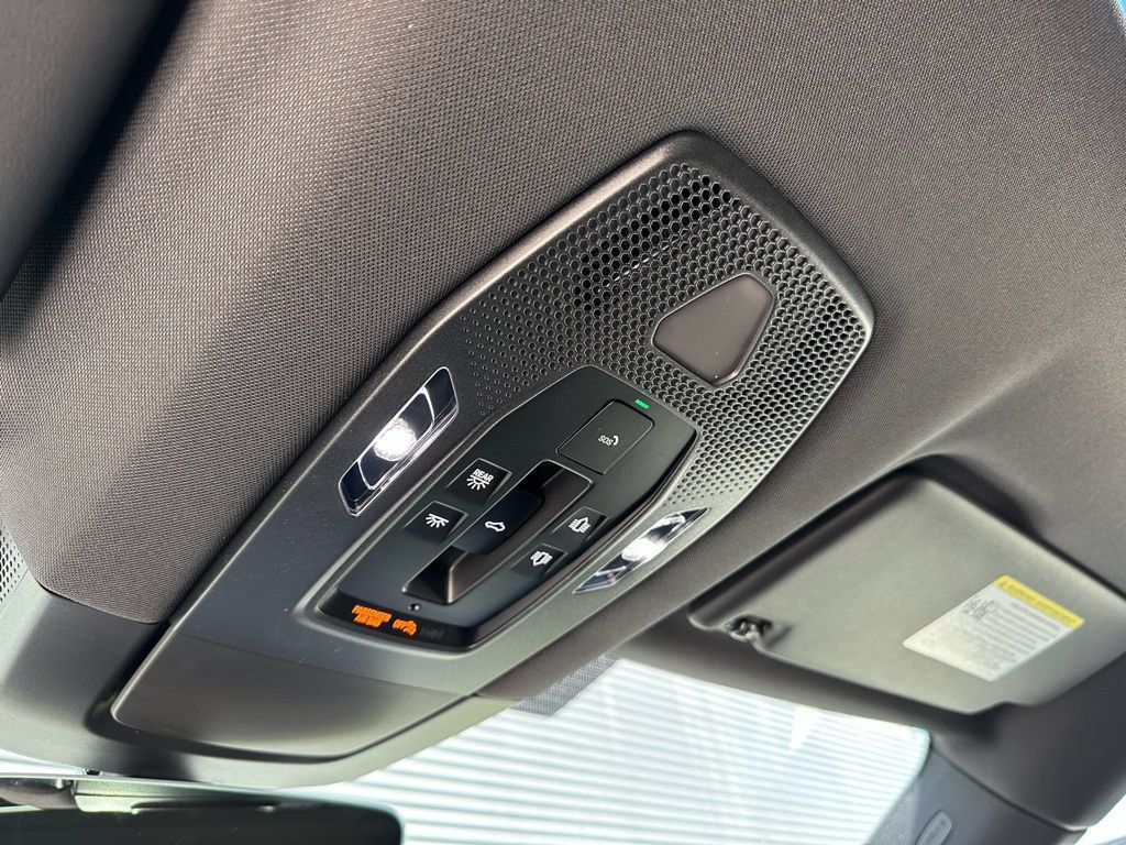 Used 2026 Porsche Macan Electric RWD image 36