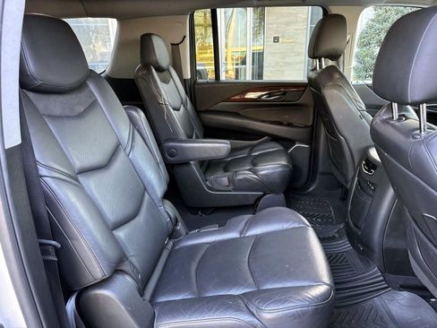 Used 2019 Cadillac Escalade ESV Premium Luxury image 18