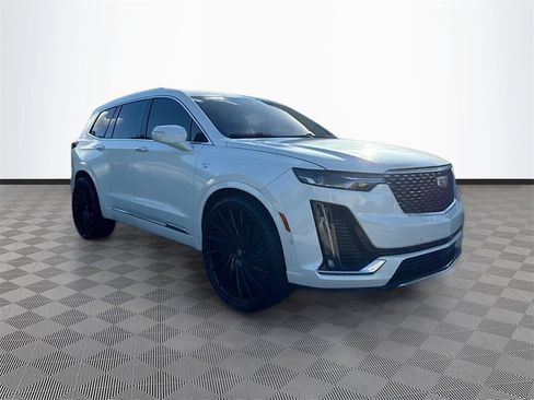 Used 2021 Cadillac XT6 Premium Luxury image 4