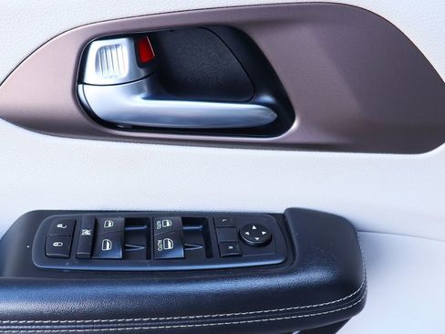 Used 2021 Chrysler Voyager Lxi image 41