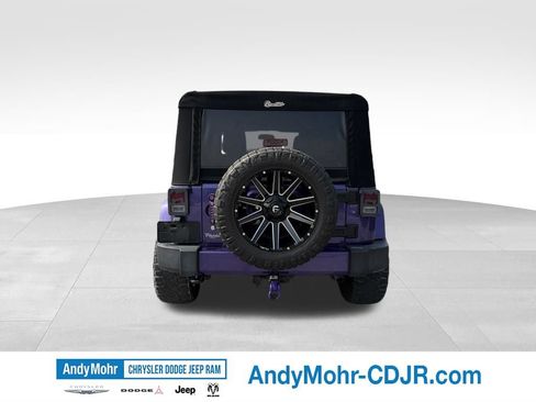 Used 2017 Jeep Wrangler Unlimited Sahara w/ Dual Top Group AWD/4WD image 6