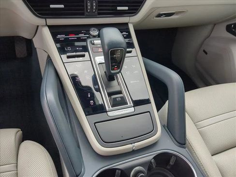 Used 2019 Porsche Cayenne E-Hybrid image 12