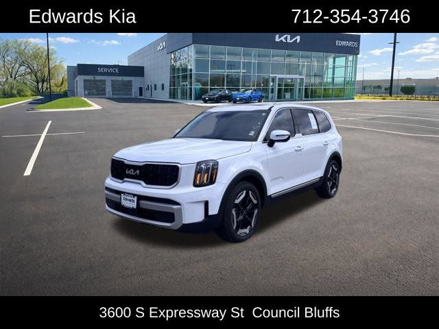 Used 2025 Kia Telluride EX w/ EX Captain's Chair Package AWD/4WD image 1