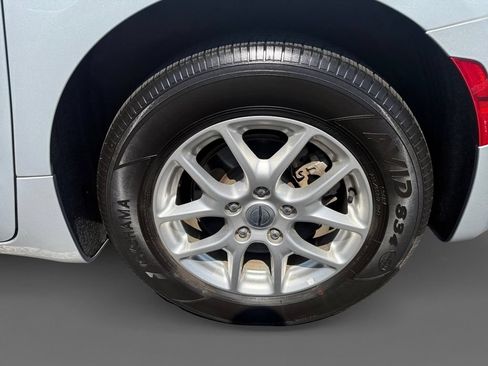 Used 2024 Chrysler Pacifica Touring-L FWD image 8