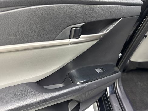 Used 2025 Toyota Camry SE w/ Multimedia Upgrade Package image 39