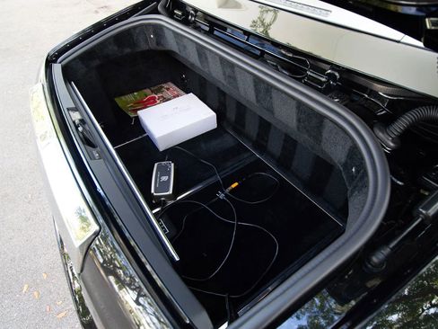 Used 2016 Rolls-Royce Phantom Drophead Coupe image 75