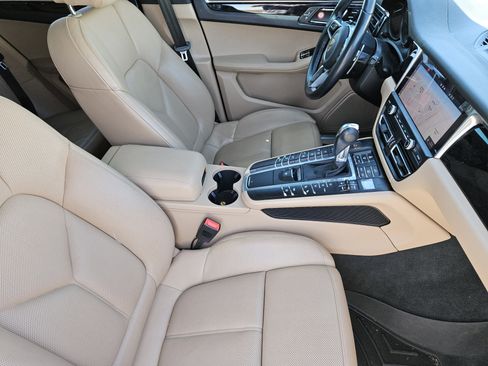 Certified 2021 Porsche Macan S image 12