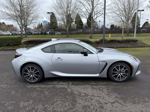 Used 2025 Toyota GR86 w/ ALL Weather Mat Package (TMS) image 9