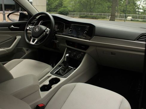 Used 2019 Volkswagen Jetta SE FWD image 25
