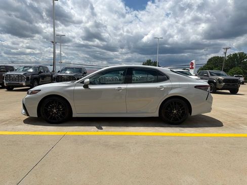Used 2022 Toyota Camry XSE w/ Cold Weather Package FWD image 3