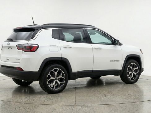 Used 2025 Jeep Compass Limited image 9