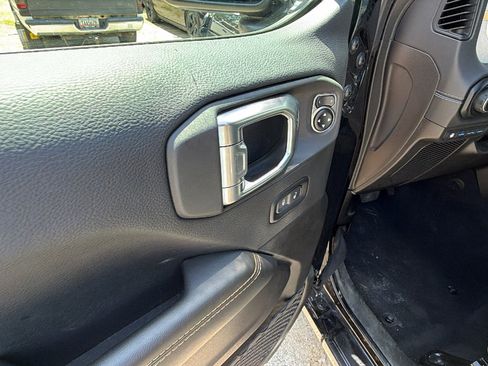 Used 2025 Jeep Wrangler Unlimited Sahara w/ Safety Group AWD/4WD image 15