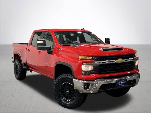 Used 2024 Chevrolet Silverado 2500 LT w/ Convenience Package image 7